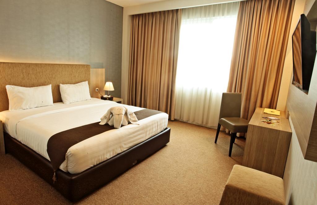 Asoka Luxury Hotel Bandar Lampung Kültér fotó